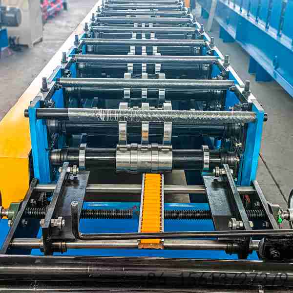 350H-heavy-duty-frame-with-25mm-center-plate-of-panel-machine