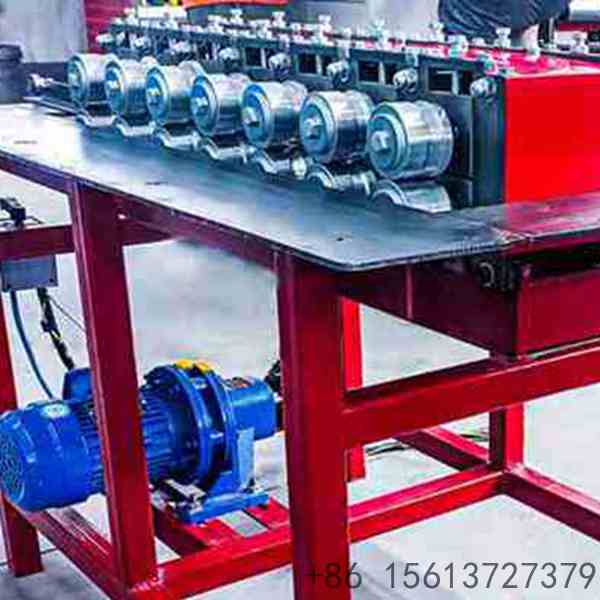 Seven-roller-stations-with-upper-and-lower-roller-pairs-for-edge-forming