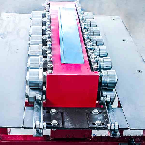 Adjustment-bolts-for-fine-control-of-folding-angle-and-pressure