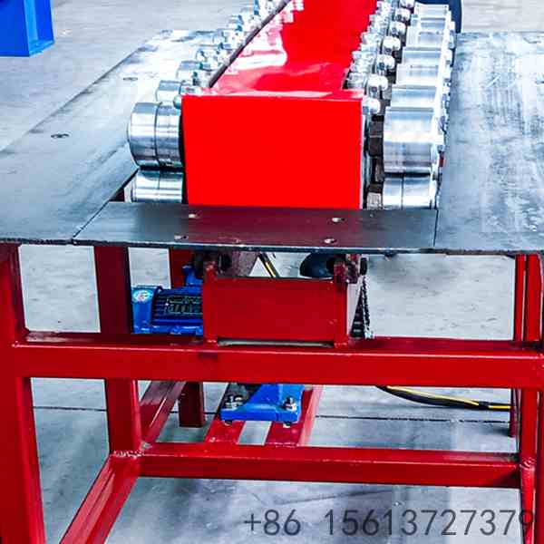 Horizontal-guide-arm-keeping-sheet-straight-during-edging