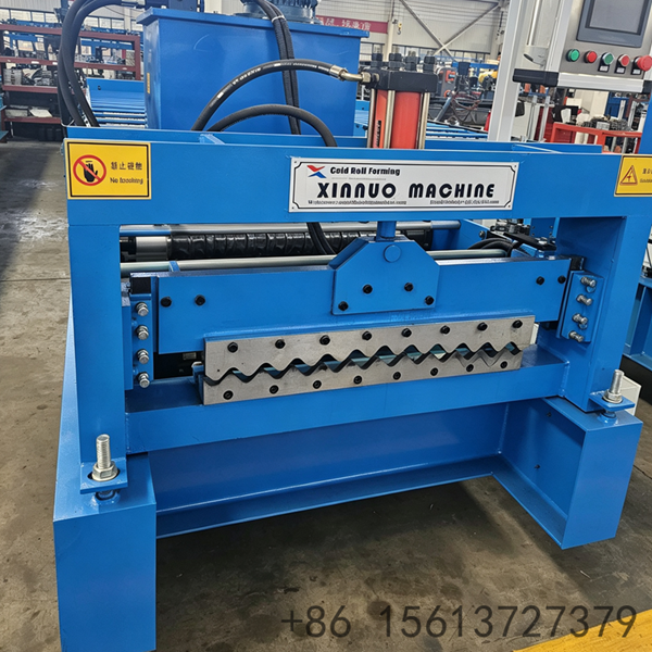 steel-coil-feeding-into-750-corrugated-forming-line