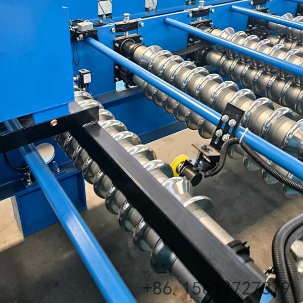 uncoiler-feeding-coated-steel-coil-into-forming-section