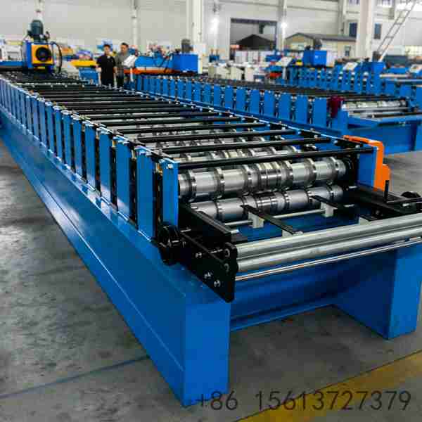 coil-feed-entry-of-roof-panel-machine