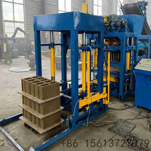 hollow-blocks-produced-on-the-machine
