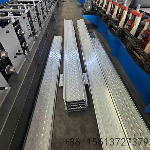 deck-forming-stations-of-floor-deck-machine