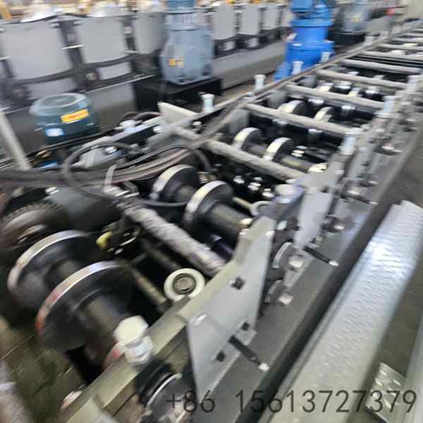 coil-feed-entry-of-floor-deck-line