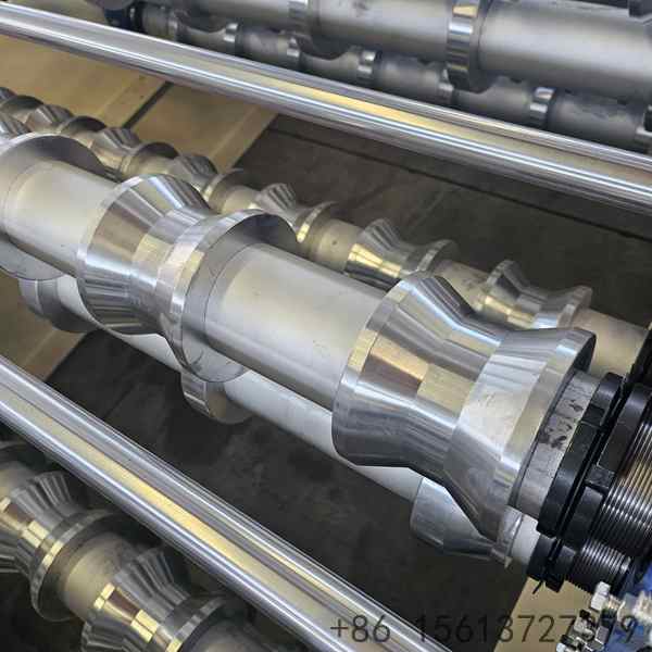 forming-stations-of-lower-trapezoidal-layer