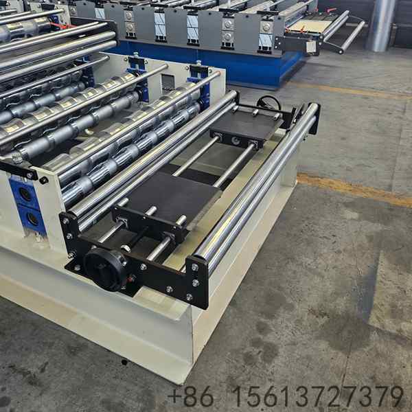 two-layer-tooling-sets-on-one-machine-frame