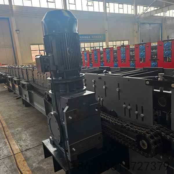 12 forming stations of the valley gutter roll forming machine folding a V shaped valley gutter with an arc bottom
